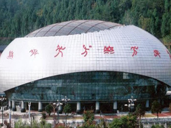 龙岩体育中心球形网架加工安装